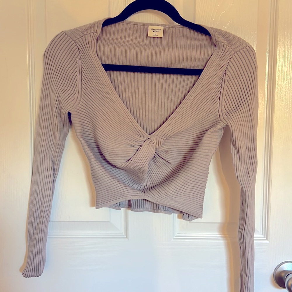 Abercrombie Twist-Front Sweater Top light taupe - Picture 2 of 2